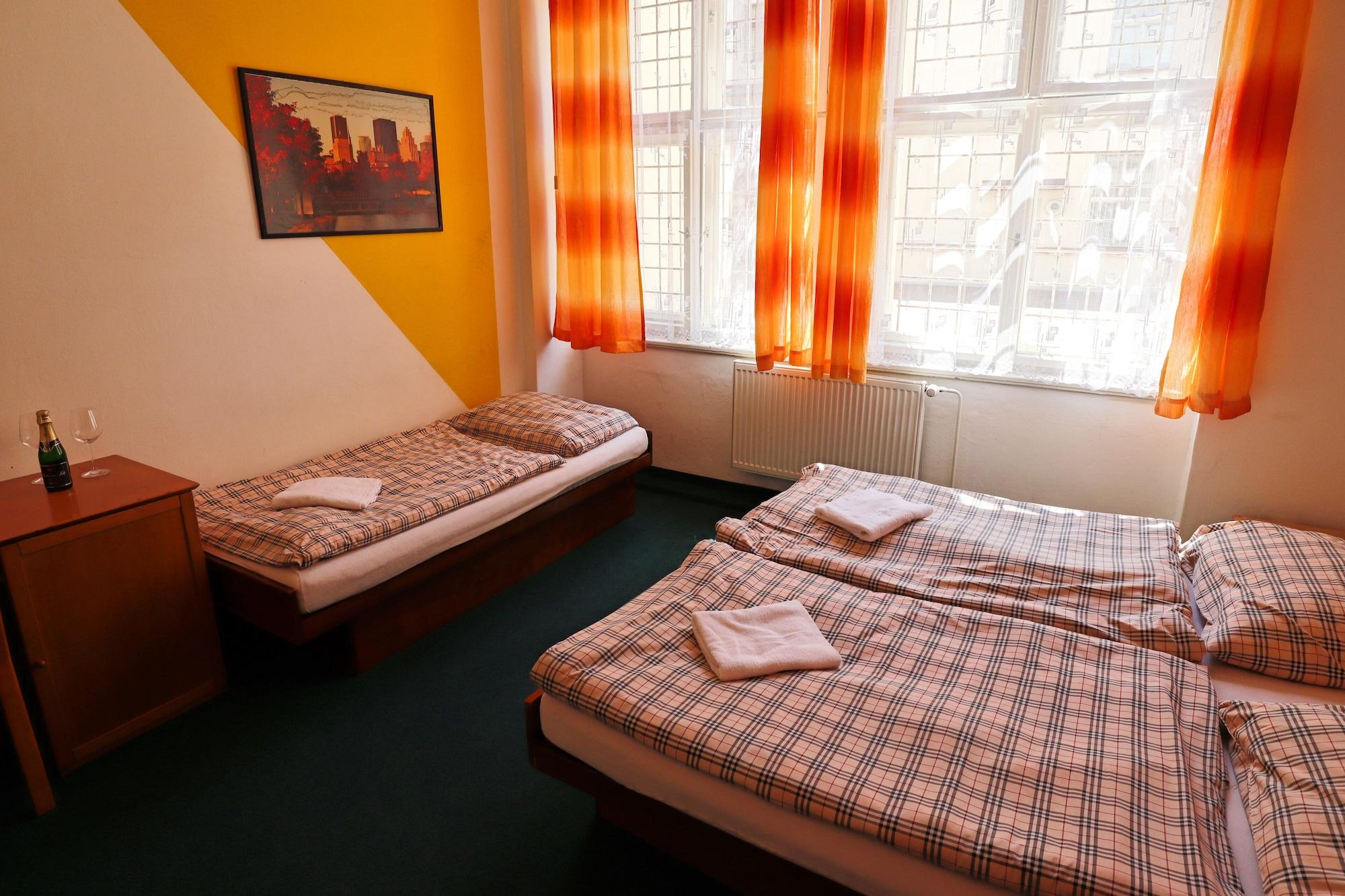 A Plus Hostel - Centrum Прага Екстер'єр фото