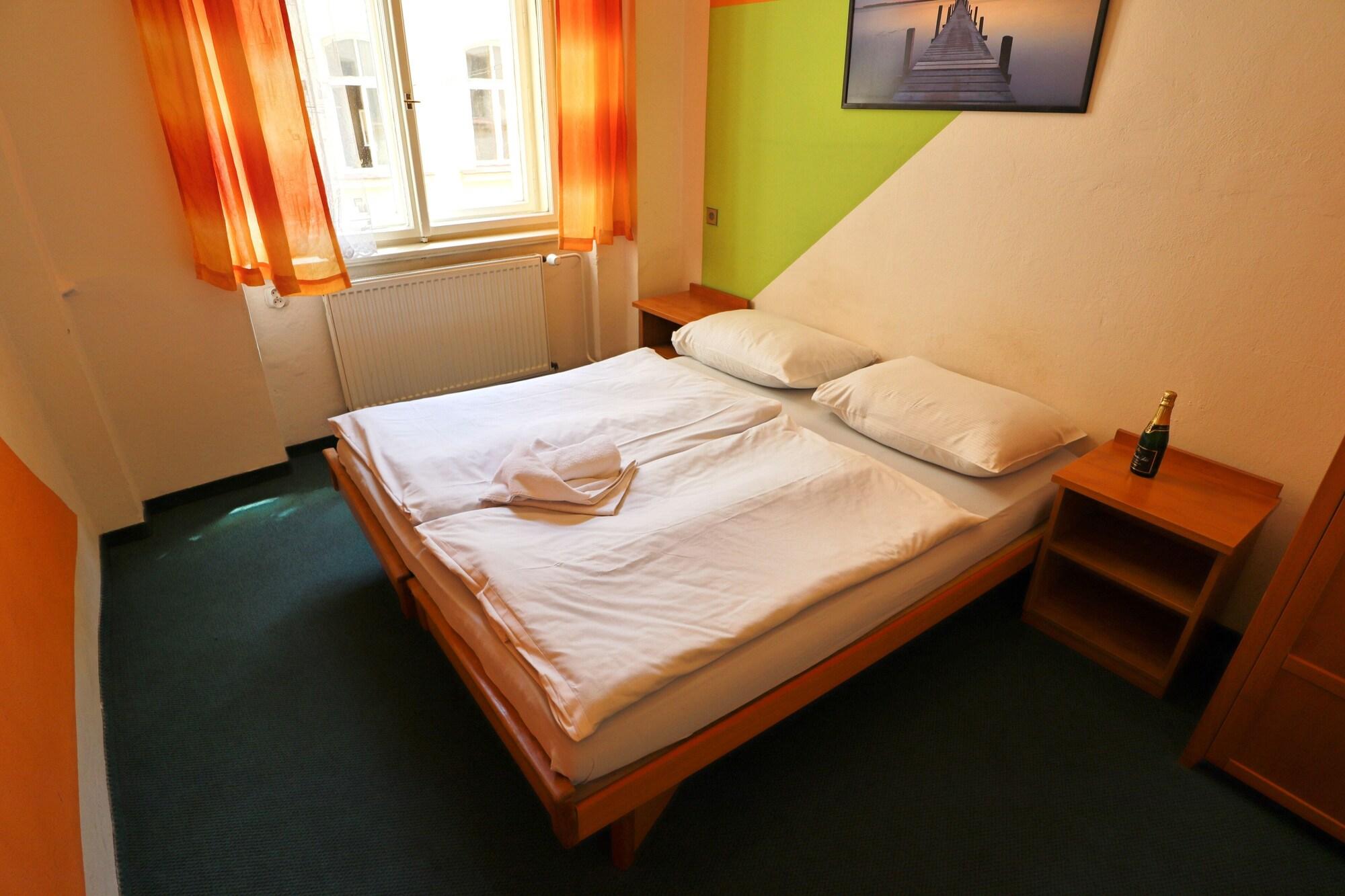 A Plus Hostel - Centrum Прага Екстер'єр фото