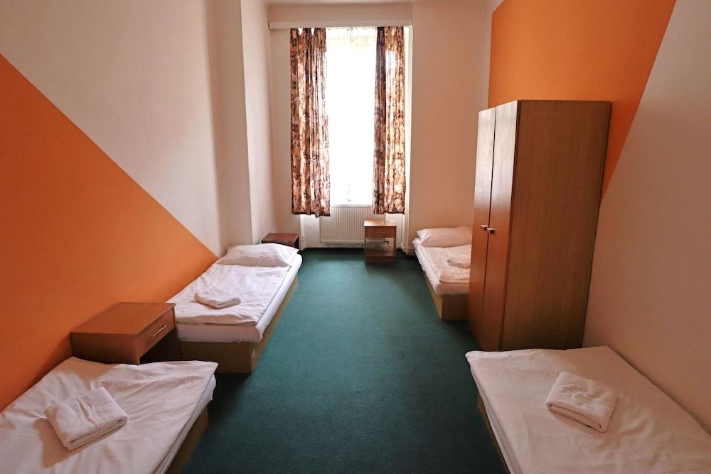 A Plus Hostel - Centrum Прага Екстер'єр фото