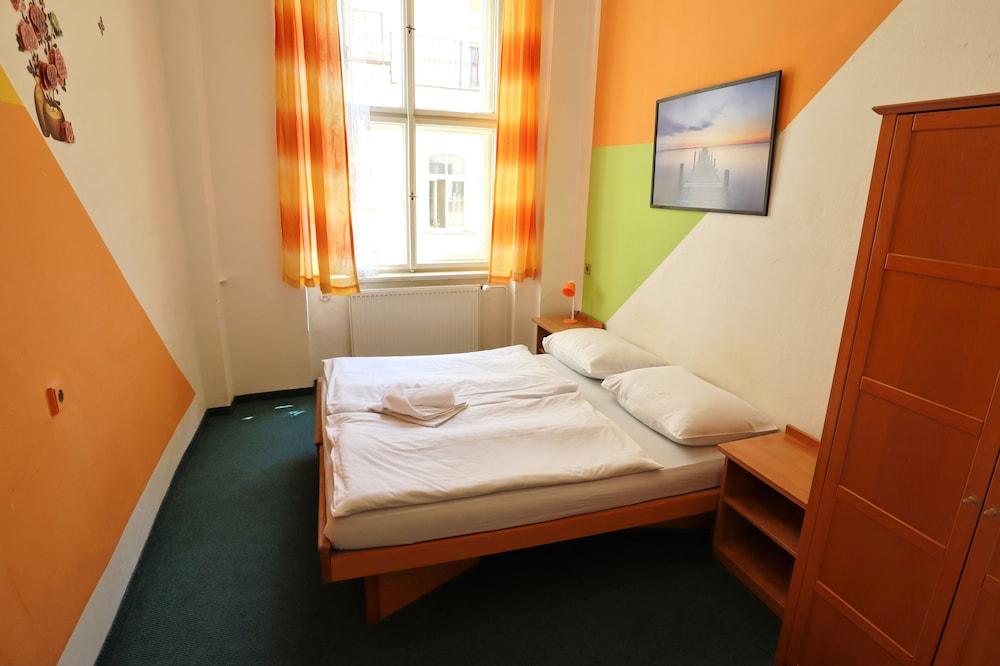 A Plus Hostel - Centrum Прага Екстер'єр фото