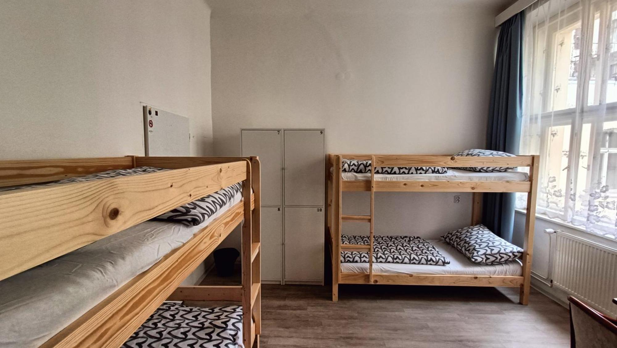 A Plus Hostel - Centrum Прага Екстер'єр фото
