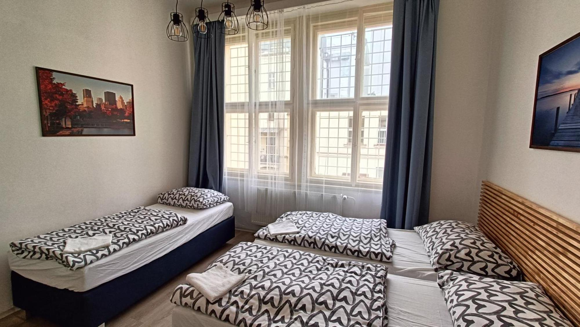 A Plus Hostel - Centrum Прага Екстер'єр фото